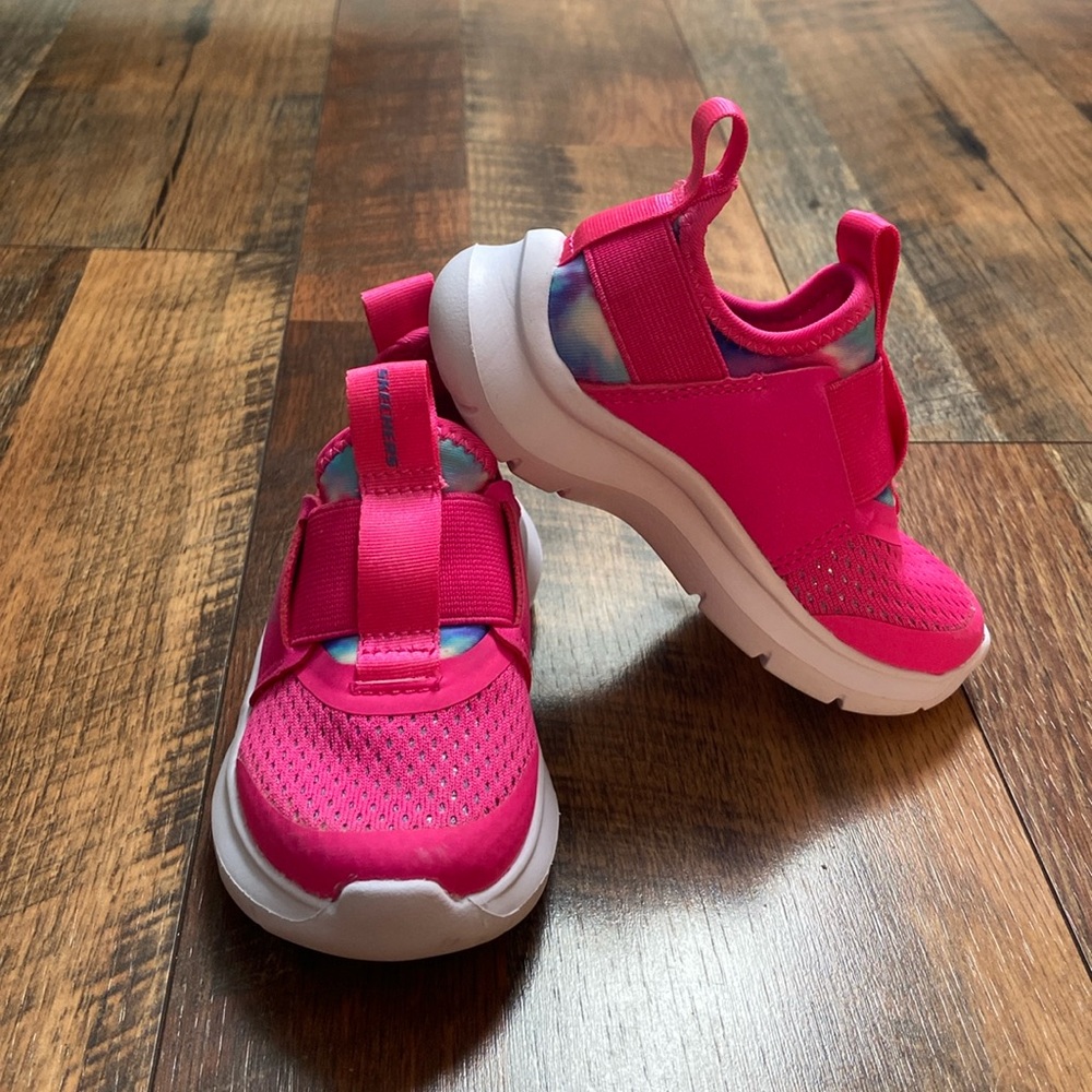 Skechers hot pink baby shoes. Size 6